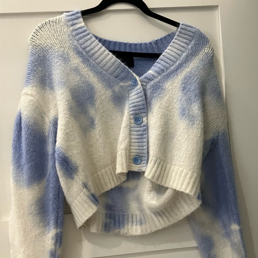 KENDALL AND KYLIE JENNER TIE DYE BLUE AND WHITE CARDIGAN